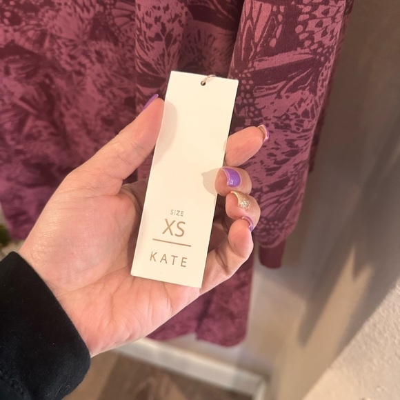 LULAROE Cozy Kate 3/4 Sleeve Shirt Beautiful Purple Butterfly - Picture 4 of 6